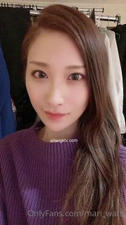 極品淫蕩學妹露臉跟狼友互動撩騷，讓大哥調教用小嘴伺候大哥的雞巴，各種舔弄吸蛋蛋聽大哥指揮精彩又刺激